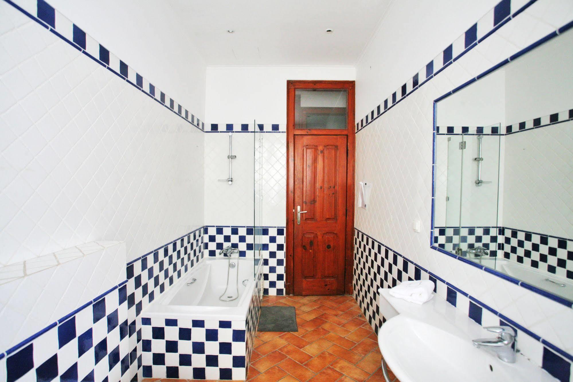 Green Heart Hostel Лиссабон Экстерьер фото